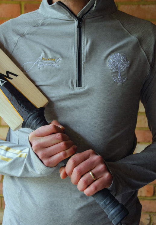 The Willow Twin Silver Half-Zip Training Top is the perfect choice for players looking to maximise performance whilst staying cool, comfortable, and stylish during training sessions. 