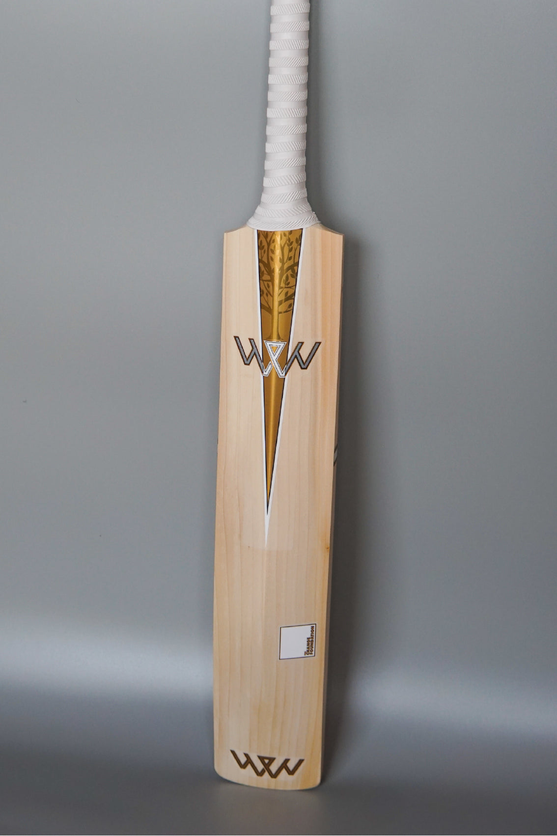 The Willow Twin GOLD features intricate decals