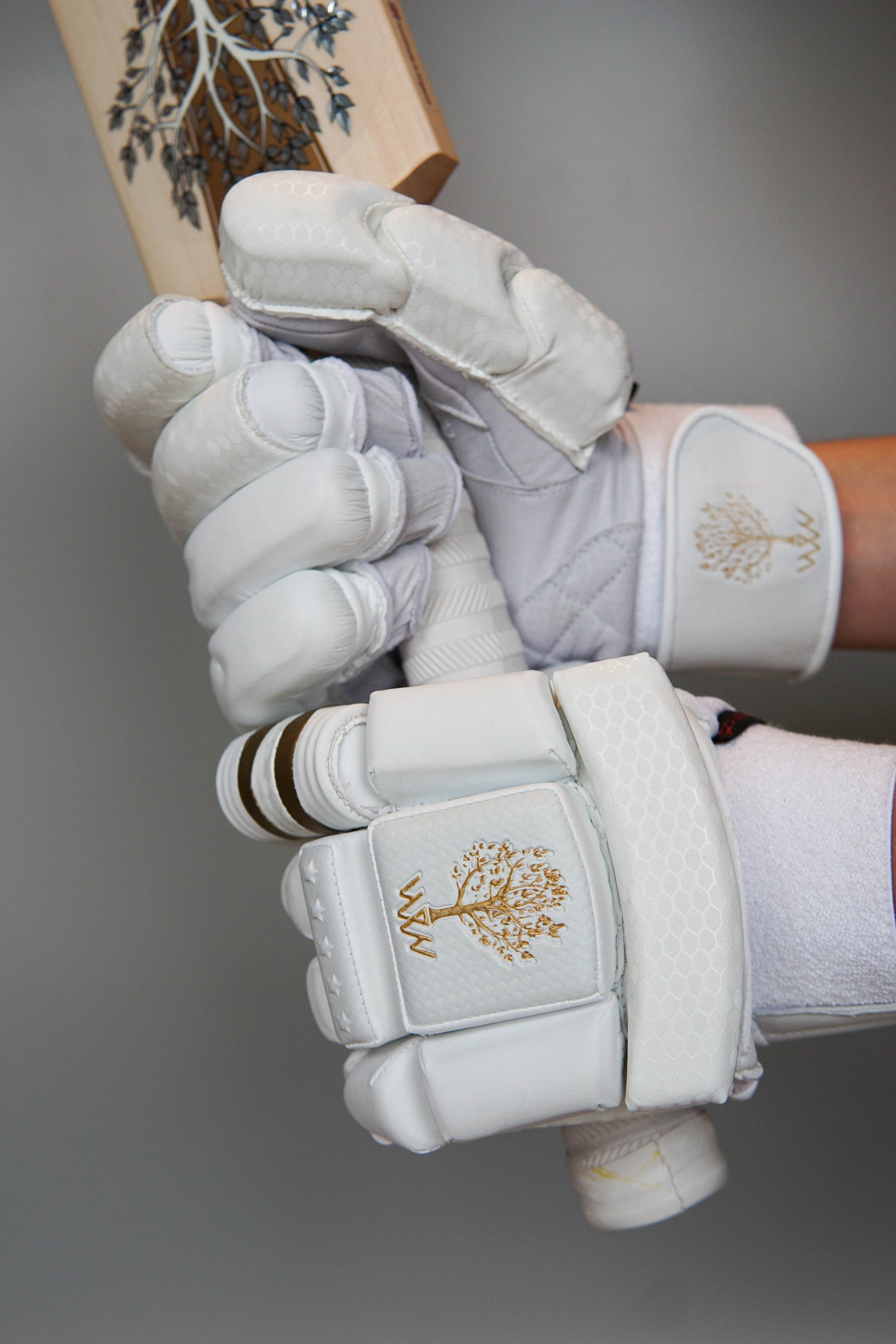 Compliment any bat in the Willow Twin range with Willow Twin cricket batting gloves
